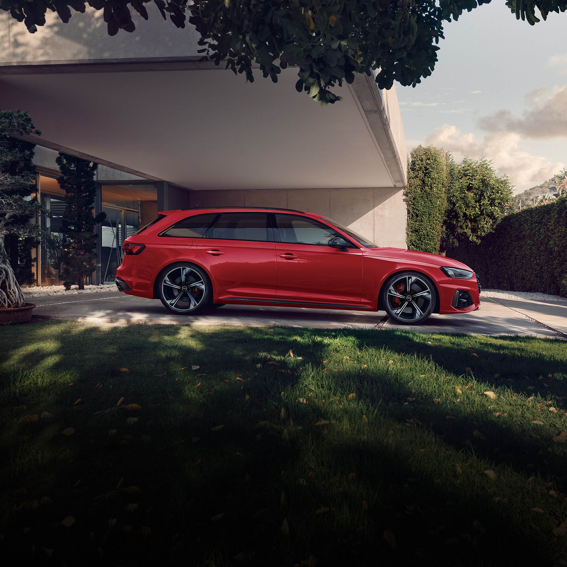 Audi RS 4 Avant > アウディジャパン