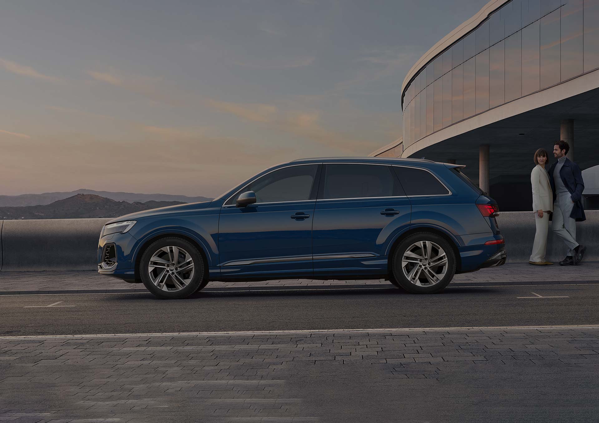 Audi Q7 > アウディジャパン