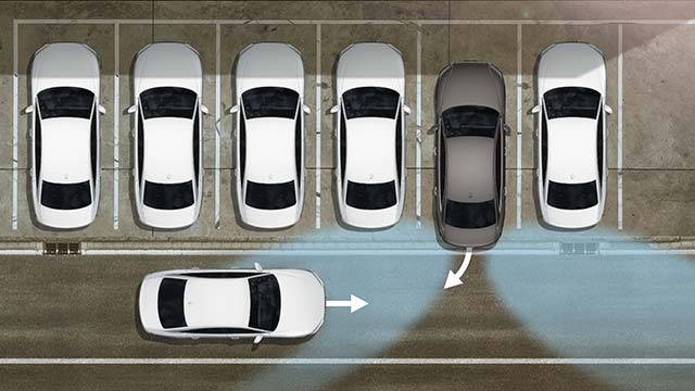 17_rear_cross_traffic_assist_thumb_640x360.jpg